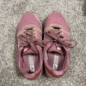 New Balance Women's Mauve/Pink Athletic Sneakers